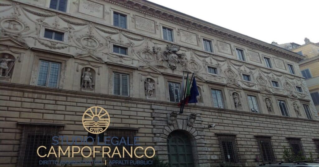 Facciata del Consiglio di Stato a Palazzo Spada, Roma, relativa alla sentenza n. 7091/2025 sui ribassi troppo alti nelle gare d’appalto